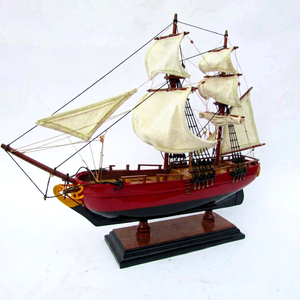 Maquette de bateau pirate Red Rackham en bois de qualité supérieure, artisanat populaire, modèle de collection, chef-d'œuvre fait main pour la décoration intérieure - Product Image 1