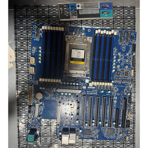 Placa base para servidor GIGABYTE MZ32-AR0 Single SP3 AMD 7003 7002 E-ATX, 16 <span class=keywords><strong>x</strong></span> <span class=keywords><strong>DDR4</strong></span> RECC, 7 <span class=keywords><strong>x</strong></span> ranuras PCIe, SlimSAS M.2 - Product Image 4