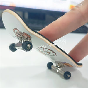 Nouveau <span class=keywords><strong>Mini</strong></span> touche Skateboard bois doigt <span class=keywords><strong>Skate</strong></span> camion Fidget jouets jeux <span class=keywords><strong>pour</strong></span> enfants fabriqués à partir d'érable - Product Image 3