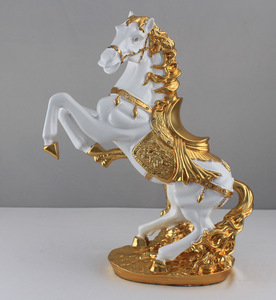 <span class=keywords><strong>Statue</strong></span> di Cavallo in Resina Dorata 33cm, Decorazione Animale dello Zodiaco Cinese per Hotel, Vendita all'Ingrosso - Product Image 2