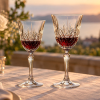 Verre à vin en cristal vintage de luxe en gros, gobelet à vin rouge embossé sur pied pour restaurant, mariage, hôtel, logo personnalisé