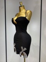 Robe de soirée sexy en maille noire à fines bretelles spaghetti, col en V, illusion de perles de diamant, mini robe moulante pour femmes