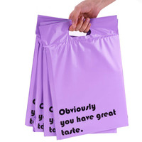 Nouvelles pochettes d'expédition biodégradables personnalisées avec poignées colorées et logo pour vêtements