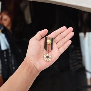 Badge géométrique vintage en métal, médaille personnalisée, épingles de revers avec rubans, artisanat métallique pour manteau, veste, vêtements - Product Image 3