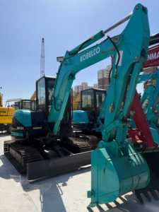 Excavatrice KOBELCO SK55 d'occasion, moteur d'origine, fonctionnement fluide, faible nombre d'heures de travail, économique, prête à être expédiée, à vendre - Product Image 3