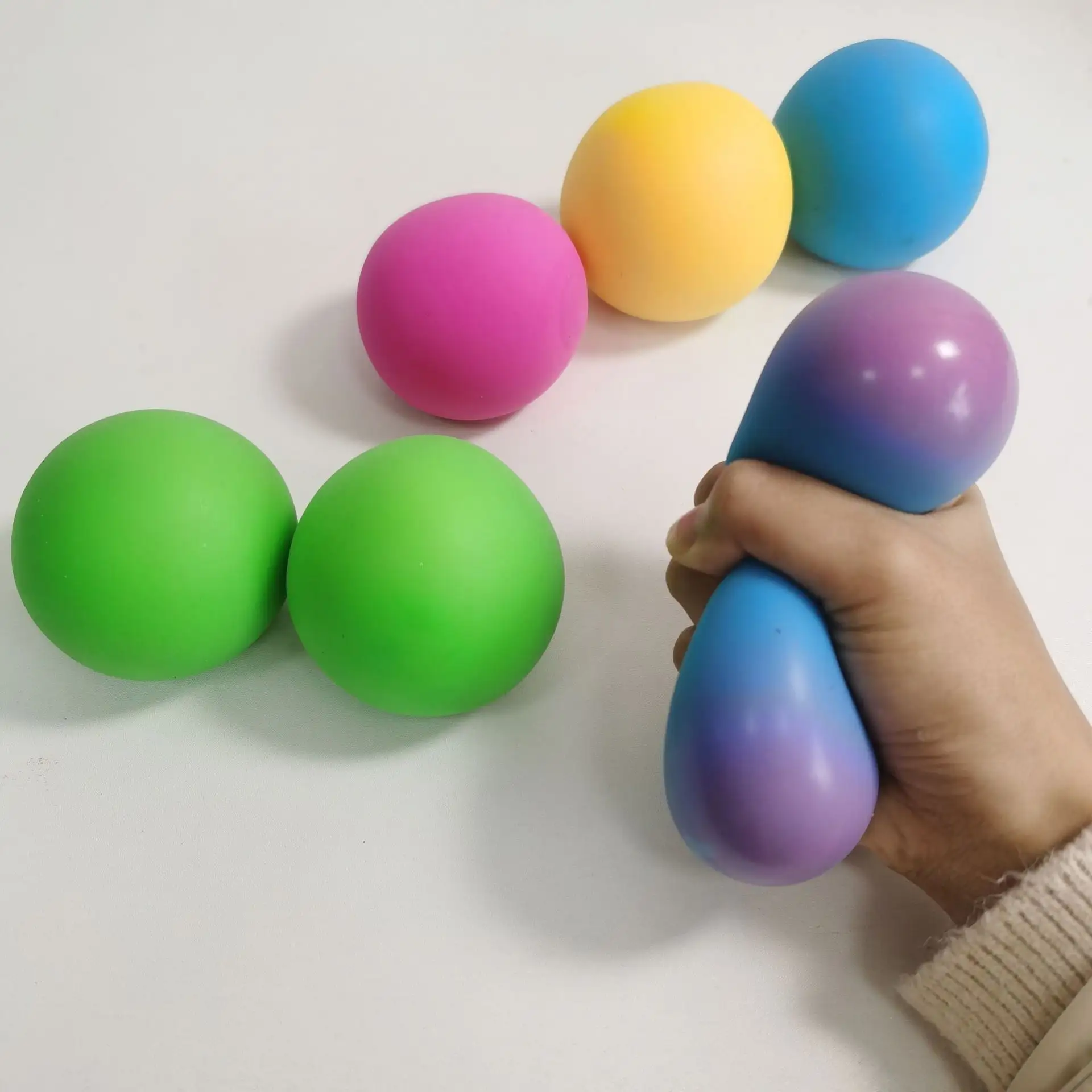 Hot Sale 6cm High Quality Soft Rubber Ball Stress Ball Change Color Anti Stress Toys Squeeze Ball