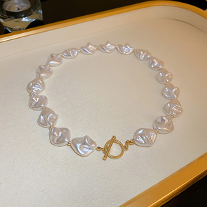 Collier pendentif en perles d'imitation géométriques irrégulières, style palais français vintage, chaîne de clavicule pour femme, idéal pour les soirées - Product Image 3