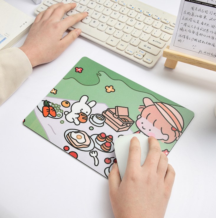 Симпатичная девушка коврик для мыши