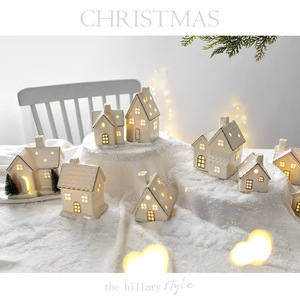 Adornos Navideños Creativos de Cerámica con Forma de Casa de Nieve Luminosa, Decoración de Escena de Casa de Nieve, Adornos Pequeños para Escritorio - Product Image 3