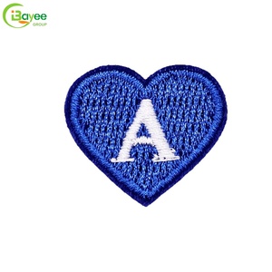 Patchs brodés en forme de petits cœurs et de chiffres de 2,5 x 2,5 cm, adorables patchs thermocollants pour sacs, cadeaux DIY - Product Image 3