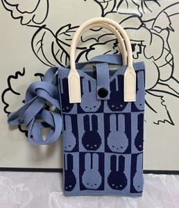 <span class=keywords><strong>Borsa</strong></span> per telefono in maglia colorata con design a cavallo dei cartoni animati e tema soldi fortunati per donna - Product Image 2