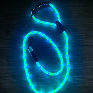 2025 nuevo diseño RGB tipo C LED correa de perro patrón a cuadros decoración de plumas seguridad resistente al agua luz intermitente estilo Simple - Product Image 5
