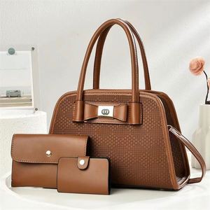 กระเป๋าหนังดีไซน์เนอร์รุ่นใหม่ ชุดกระเป๋าถือสุภาพสตรี 3 ชิ้น - Product Image 6