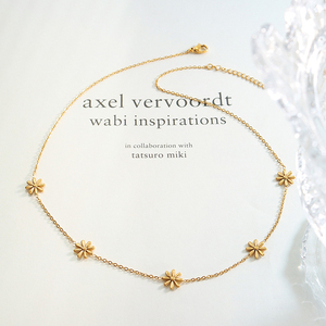 <span class=keywords><strong>Collana</strong></span> da Donna Placcata Oro in Acciaio al Titanio con Piccola <span class=keywords><strong>Margherita</strong></span> dal Design Floreale Fresco e Fascino Fiabesco, Gioiello che Non Sbiadisce - Product Image 3