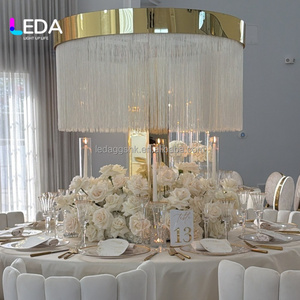 Soporte de Flores de Hierro Dorado de Lujo LEDA con Cortina de Hilo para Centro de Mesa de Boda y Decoración de Eventos - Product Image 1