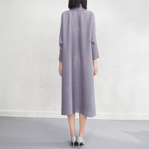 Miyake Pleats Nouvelle Collection 2026 |   Robe midi ample à col montant pour femme - <span class=keywords><strong>Style</strong></span> élégant et décontracté - Vente en gros usine - Product Image 4