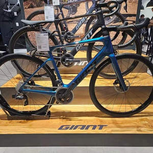 Vélo <span class=keywords><strong>de</strong></span> <span class=keywords><strong>route</strong></span> électrique 2025 <span class=keywords><strong>Giant</strong></span> DEFY ADVANCED E ELITE 2 - Carbon <span class=keywords><strong>de</strong></span> haute qualité - Product Image 3
