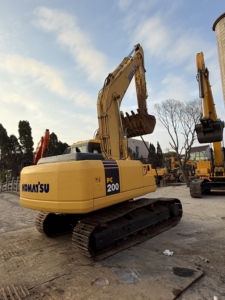Pelleteuse sur chenilles PC200-7 Komatsu d'origine utilisée en usine Poids de fonctionnement de 20 tonnes Construction de pompe à moteur Isuzu - Product Image 6
