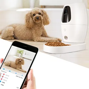 最新的App遥控自动宠物喂食器鸟猫Wifi汽车宠物喂食器
