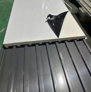 Panneaux d'isolation ignifuges durables de haute qualité <span class=keywords><strong>Épaisseur</strong></span> Tuile en aluminium ignifuge Panneau sandwich imperméable pour toiture - Product Image 2