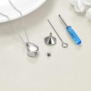 Nuevo Colgante Conmemorativo de Acero Inoxidable con Diseño de Gota de Agua y Árbol de la Vida, Estilo Europeo y Americano - Product Image 3