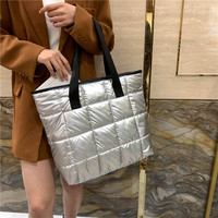 Nouveau Sac Fourre-tout Matelassé Coréen 2026 pour Femme, en Nylon Métallisé Brillant, Grande Capacité, Léger, avec Fermeture Éclair, Sac à Main Quotidien à Porter à l'Épaule