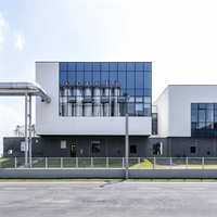 Squelette en acier robuste minimisant les risques de fissuration pour les structures en acier érigées sur les chantiers de construction de bureaux