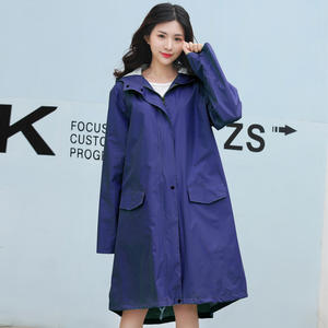 Imperméable en polyester pour une personne, pour femmes et hommes - Vêtement de pluie moderne pour la randonnée, les loisirs en plein air, les voyages - Product Image 3