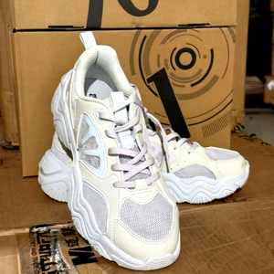 361 Zapatos Infantiles Usados Originales Cómodos y Económicos al por Mayor con Tallas Mixtas - Lote de Zapatos al por Mayor - Product Image 1