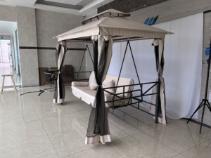 Lit <span class=keywords><strong>balançoire</strong></span> de jardin 3 places avec moustiquaire, chaise suspendue fonctionnelle résistante aux UV, hamac suspendu avec structure métallique - Product Image 3