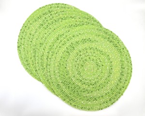 <span class=keywords><strong>Set</strong></span> di 4 <span class=keywords><strong>Tovagliette</strong></span> <span class=keywords><strong>Americane</strong></span> in Poliestere da 15 Pollici, Verde Erba, Intrecciate, Durevoli, Ecologiche, Resistenti al Calore, alle Macchie e Antiscivolo, per Sala da Pranzo - Product Image 3