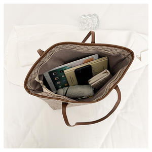 Louis sürüm 2025 Tote çanta lüks REP ünlü şekilli peluş çanta özel anahtarlık gözlük fermuar iki askıları çanta trendleri - Product Image 6