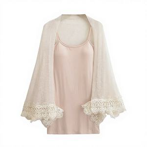 Elegante y Clásico Conjunto de Camisón y Bata de Algodón Tejido para Mujer con Tela Suave y Transpirable - Product Image 1