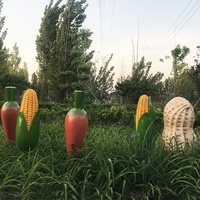 Sculptures réalistes de fruits et légumes en fibre de verre Statue de cacahuètes et de maïs en résine personnalisée en grande taille pour le jardin
