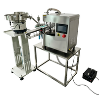 Automatische zakjesafvulmachine voor staande zuigzakken met dop, geschikt voor melk, sap, dranken en andere vloeistoffen.