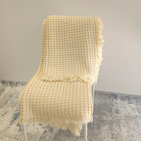 Plaid de lit et de canapé personnalisé en viscose de bambou (65%) et coton (35%), style gaufré, écologique, avec bordure à pompons