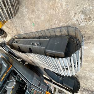 Excavatrice sur chenilles Hyundai 220 d'occasion, moteur et pompe d'origine, poids opérationnel de 22 tonnes, excellent état de fonctionnement - Product Image 3