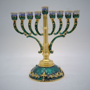 Candelieri per Shabbat in Tono Oro - Lega Metallica di Lusso - Regali Personalizzati Design Gerusalemme - Candelieri in Lega Metallica Incisi - OEM - Product Image 5