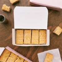 Boîte d'emballage alimentaire en papier kraft rose à couvercle rabattable pour biscuits, pâtisseries, cadeaux de boulangerie, organisateur de rangement décoratif élégant