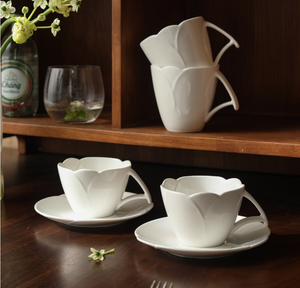 Juego de Tazas y Platos de Cerámica con Flores en Relieve de Alta Gama, Taza de Porcelana con Pétalos de Tulipán, Logotipo Personalizado para Cafetería y Regalo de Boda - Product Image 5