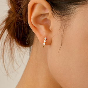 Pendientes de Plata de Ley 925 con Circonita Cúbica y Baño de Oro de 14K, Pendientes Sencillos Adecuados para Mujeres a la Moda - Product Image 4