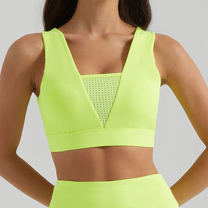 Ensemble de sport personnalisable pour femme : débardeur de yoga respirant et anti-transparence, mini-jupe de tennis taille haute amincissante - Product Image 1