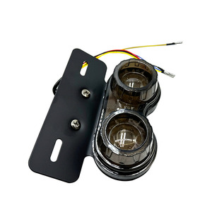 Feu arrière de moto ADT 40W intégré avec feux de positionnement, de freinage et clignotants, et support de plaque d'immatriculation, compatible avec les motos - Product Image 3