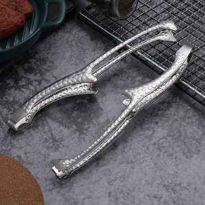 Pinces à nourriture en acier inoxydable en forme de girafe, polyvalentes pour barbecue, pain, steak, glace, conception durable - Product Image 2