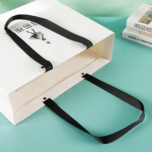 <span class=keywords><strong>Bolsa</strong></span> De Regalo De Papel Estampada En Caliente Personalizada Con Asas <span class=keywords><strong>Bolsa</strong></span> De Papel Bolsas De Agradecimiento Para <span class=keywords><strong>Boutique</strong></span> Bolsas Personalizadas De Papel <span class=keywords><strong>Kraft</strong></span> - Product Image 4
