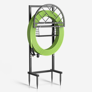 Soporte para manguera de jardín, estante de almacenamiento de manguera independiente para exteriores con cesta de almacenamiento, con capacidad para 165 pies de manguera. - Product Image 1