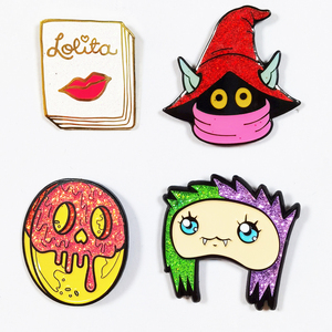 Fabrication sur mesure sans MOQ, design anime personnalisé, vente chaude, épinglette en émail dur Demon Slayer avec impression effet verre teinté - Product Image 2