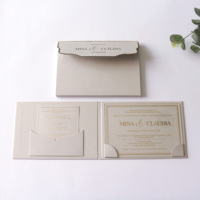 Invitations en acrylique transparent aux couleurs personnalisées Boîte d'invitation artisanale à couverture rigide en papier de luxe pour ruban blanc avec texte d'estampage en feuille d'or