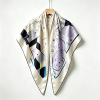 Écharpe en soie triangulaire pour femme, imprimée numériquement, personnalisable avec votre propre design, fabriquée en usine, pour un cadeau de luxe