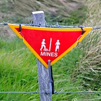 Dingfei personnalisé rouge jaune haute visibilité symboles d'alerte en PVC réfléchissants Mines avertissement panneau de danger